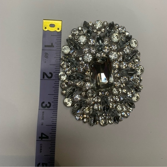 O) Bridal Oval Rhinestone Crystal brooch - Picture 4 of 7